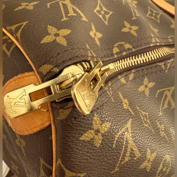 Large Louis Vuitton keepall.❤️With COA, GREAT Condition. 1 callout (see picture) - Picture 8 of 13
